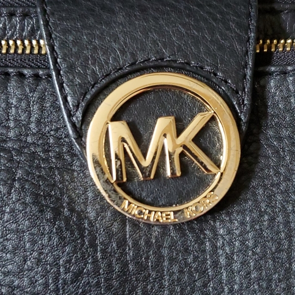 Michael Kors Fulton  Pebbled Leather Crossbody - Picture 2 of 8